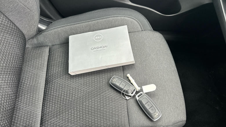 Nissan Qashqai 1.3 DiG-T MH N-Connecta 5dr Petrol Hatchback